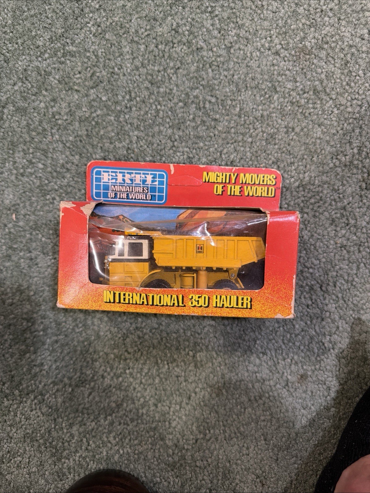Vintage ERTL MIGHTY MOVERS 1/80 SCALE International HAULER 350