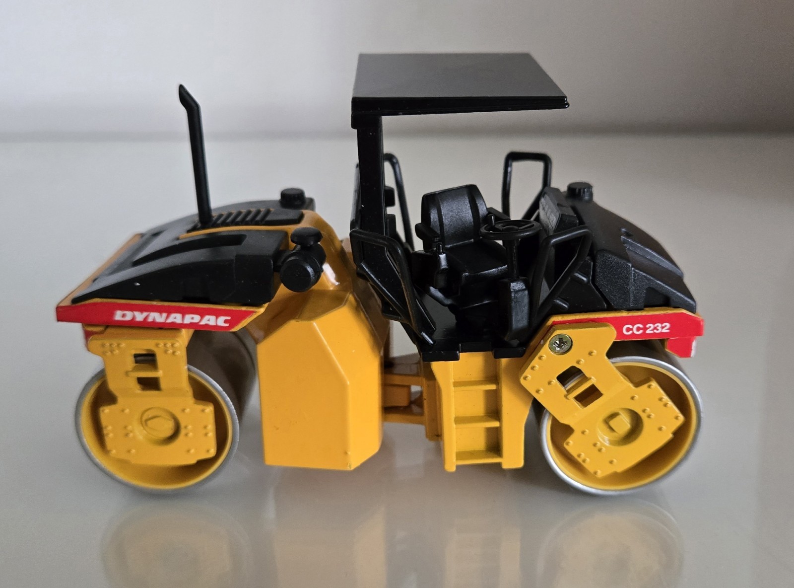 Joal Dynapac CC232 Vibratory Roller Die Cast Metal 1:35 Scale