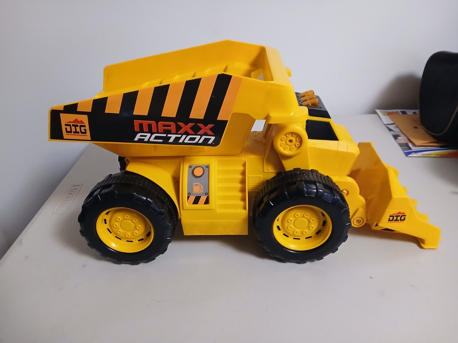 Maxx Action Large 2-in-1 Dig Rig Dump Truck Lights Sounds used good condition