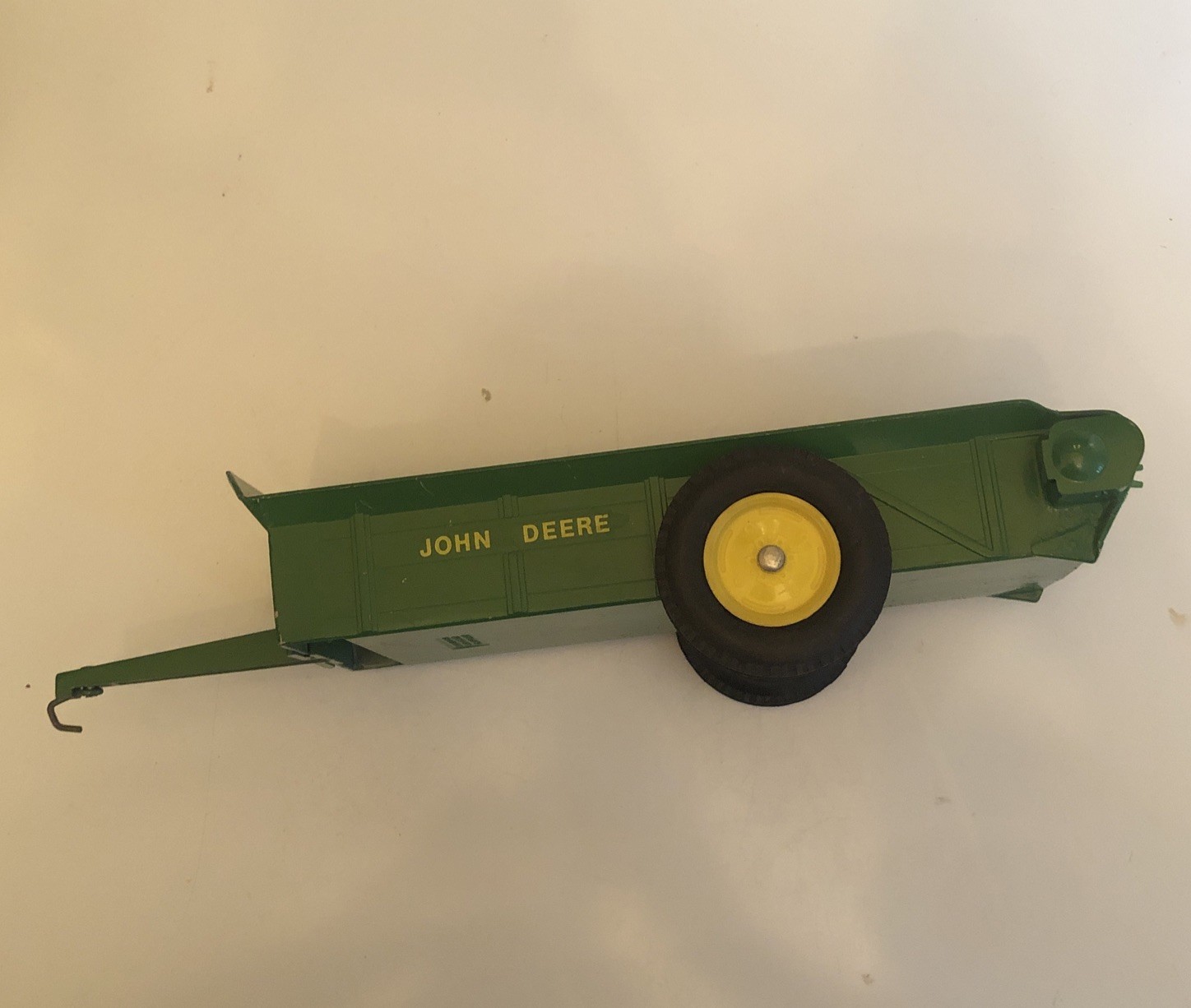 Vintage 1974 Ertl 1:16 Scale John Deere Manure Spreader, 14″ Long, Used