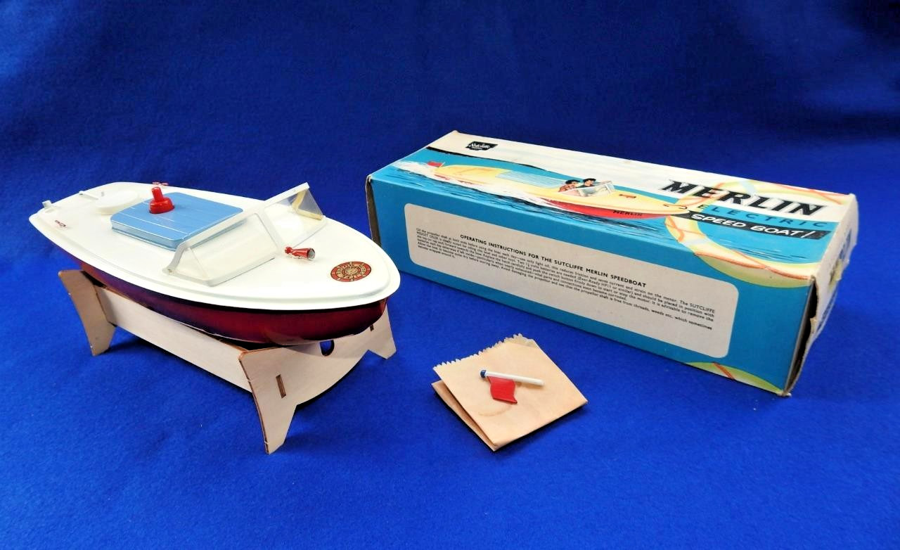 SUTCLIFFE MERLIN 1973 PRESSED STEEL ELECTRIC SPEED BOAT VNM IN BOX + FLAG
