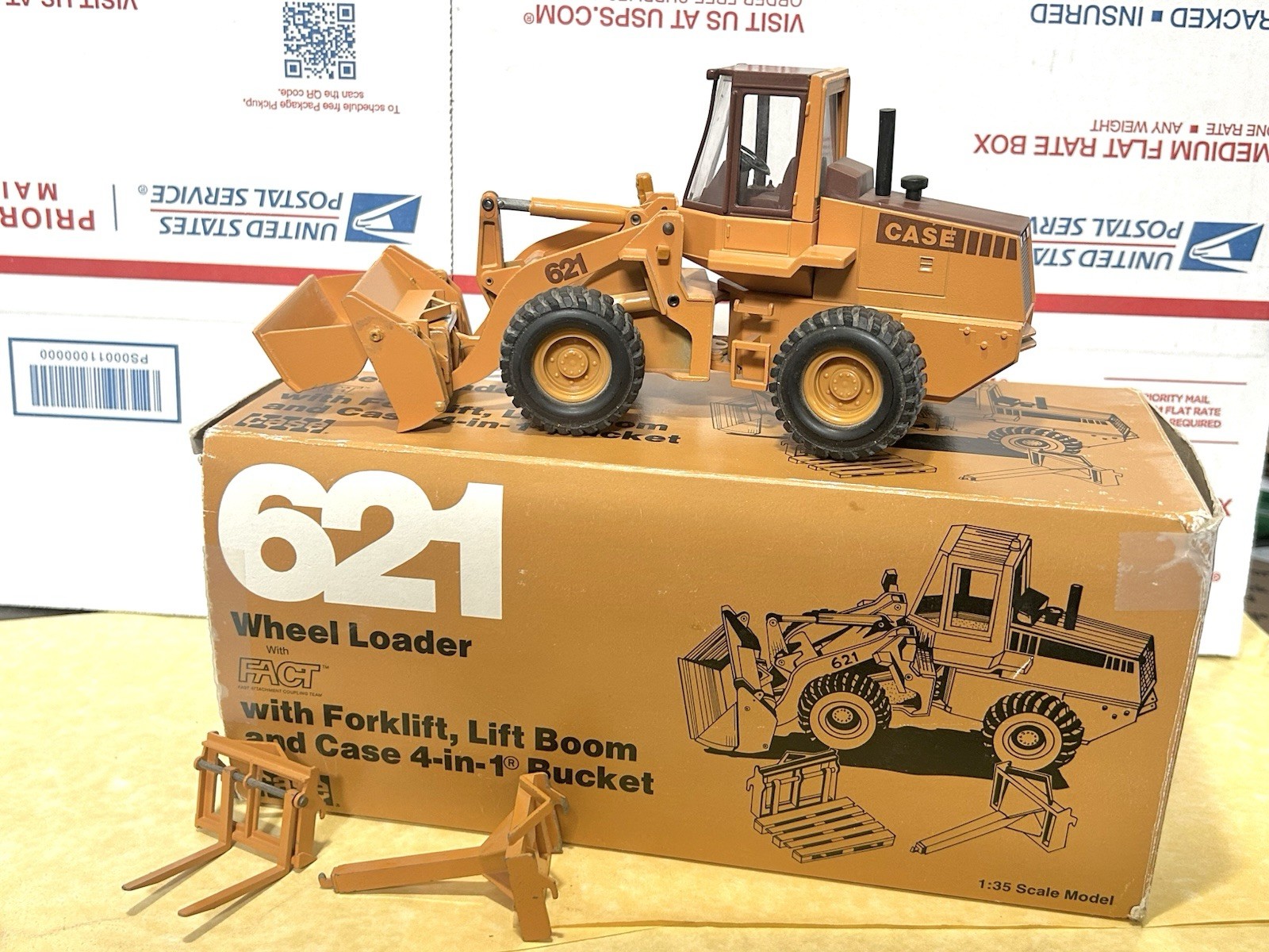 Conrad 1/35 Scale Case 621 Wheel Loader w/FACT Coupler and Attachments (boxed)