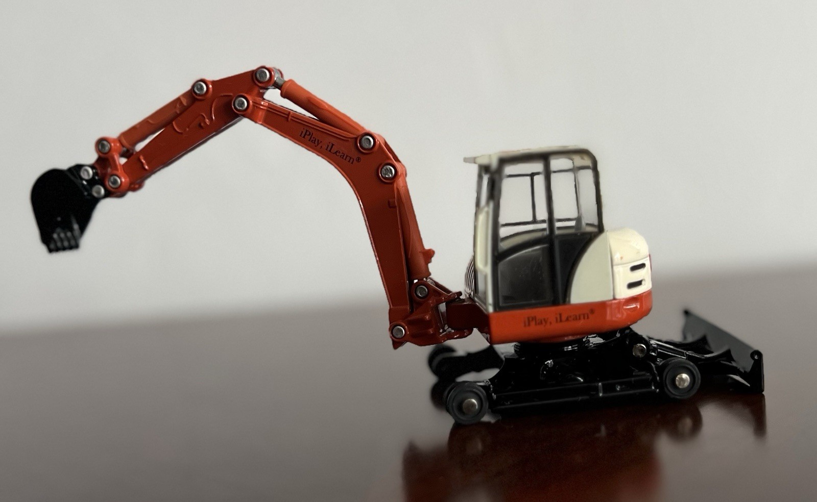 iPlay, iLearn Brand 1:50 Scale Diecast Metal Crawler Excavator Model