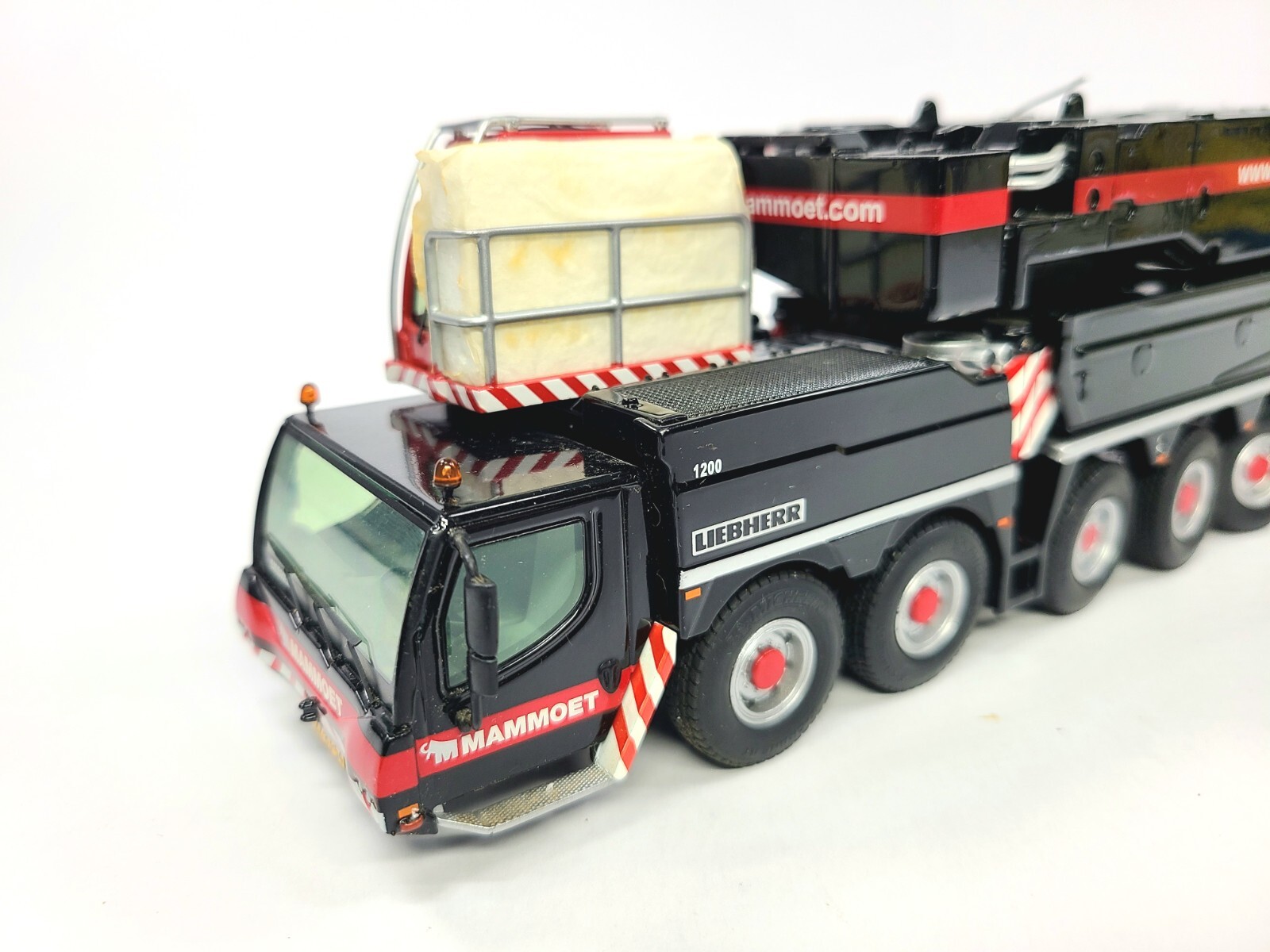 Liebherr LTM 11200-9.1 Mobile Crane – Mammoet – NZG 1:50 Scale Model #410025