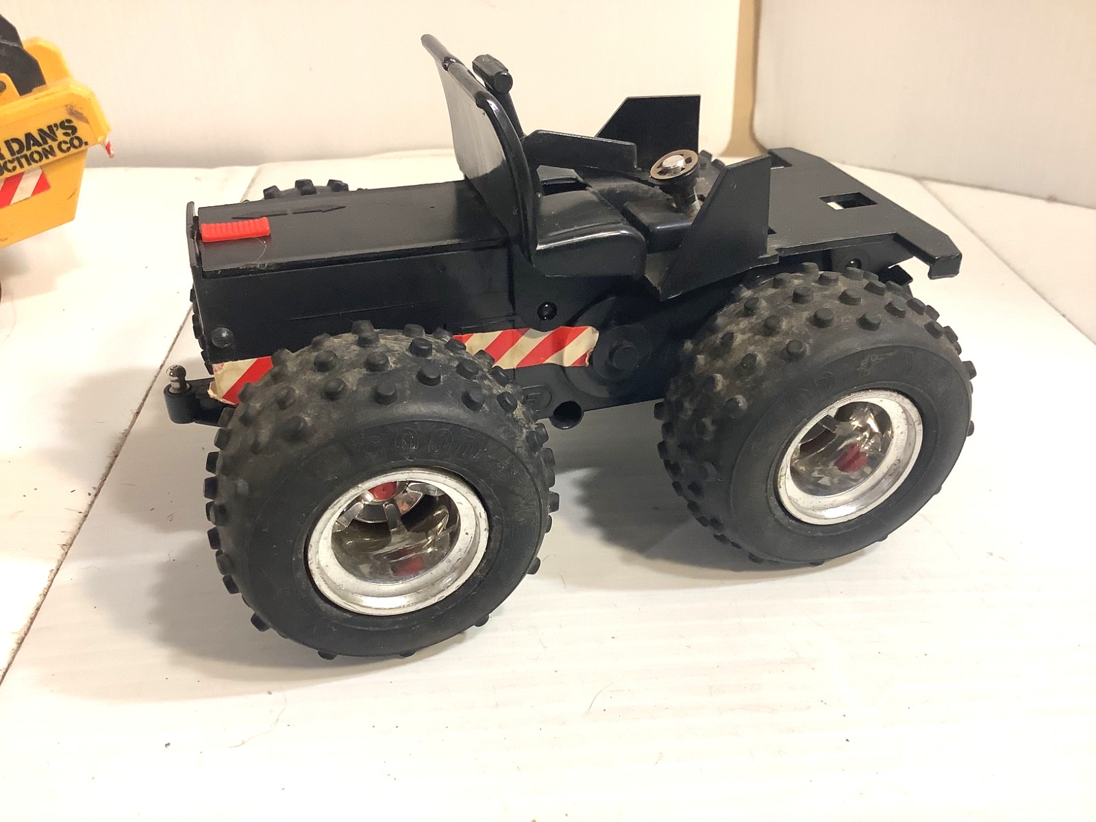 Digger Dan’s Toy Lot: Jeep(NotTested). Ultility Trailer Construction Yellow 4×4