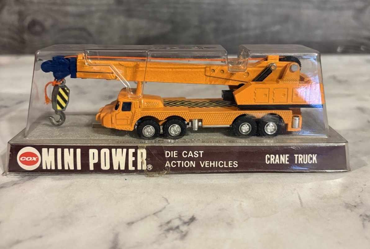 VINTAGE SHINSEI MINI POWER CRANE TRUCK 1/110 SCALE NO. 4124 COX DIECAST