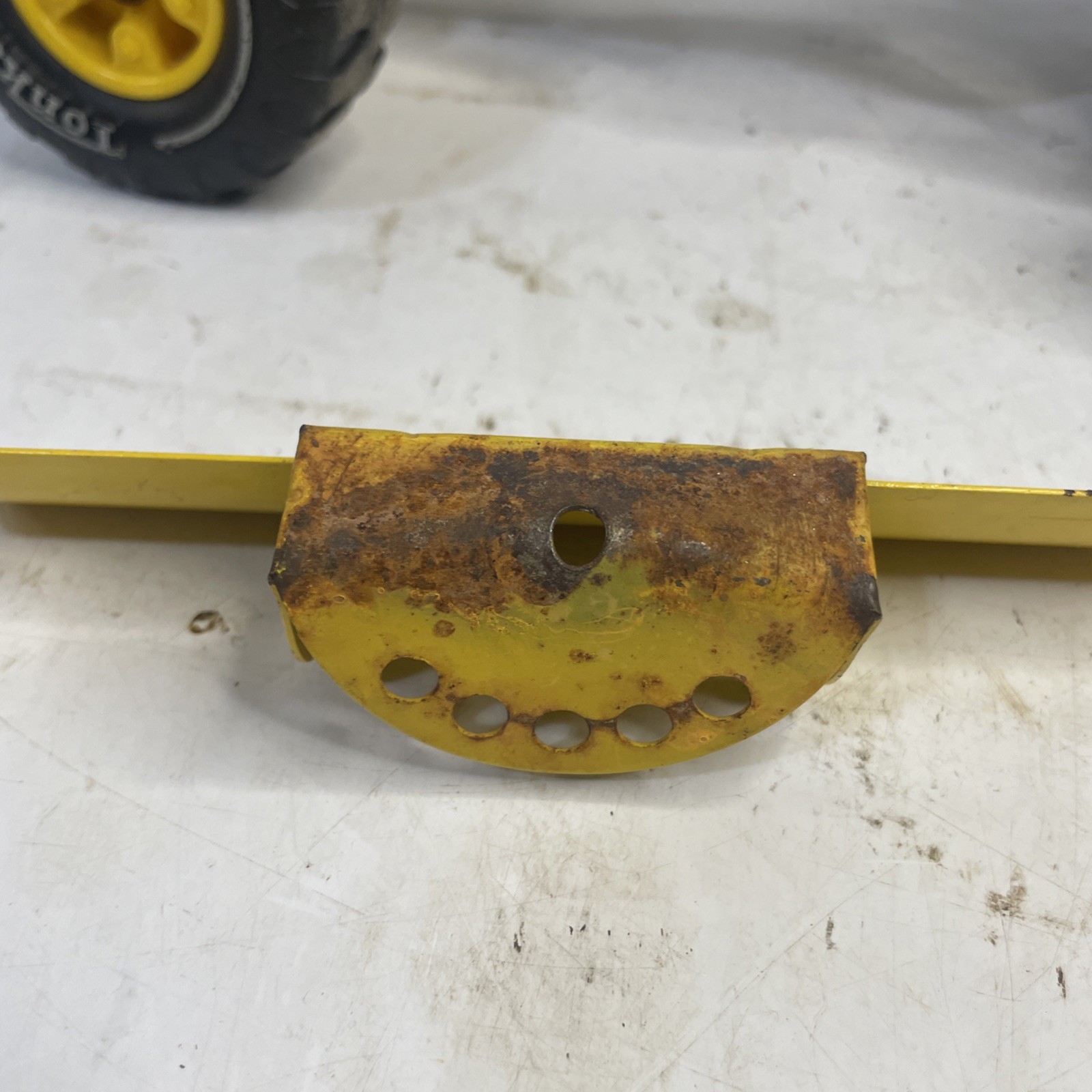Vintage Pressed Metal Yellow Tonka Road Grader MR-970 18″ 70’s DETACHED BLADE