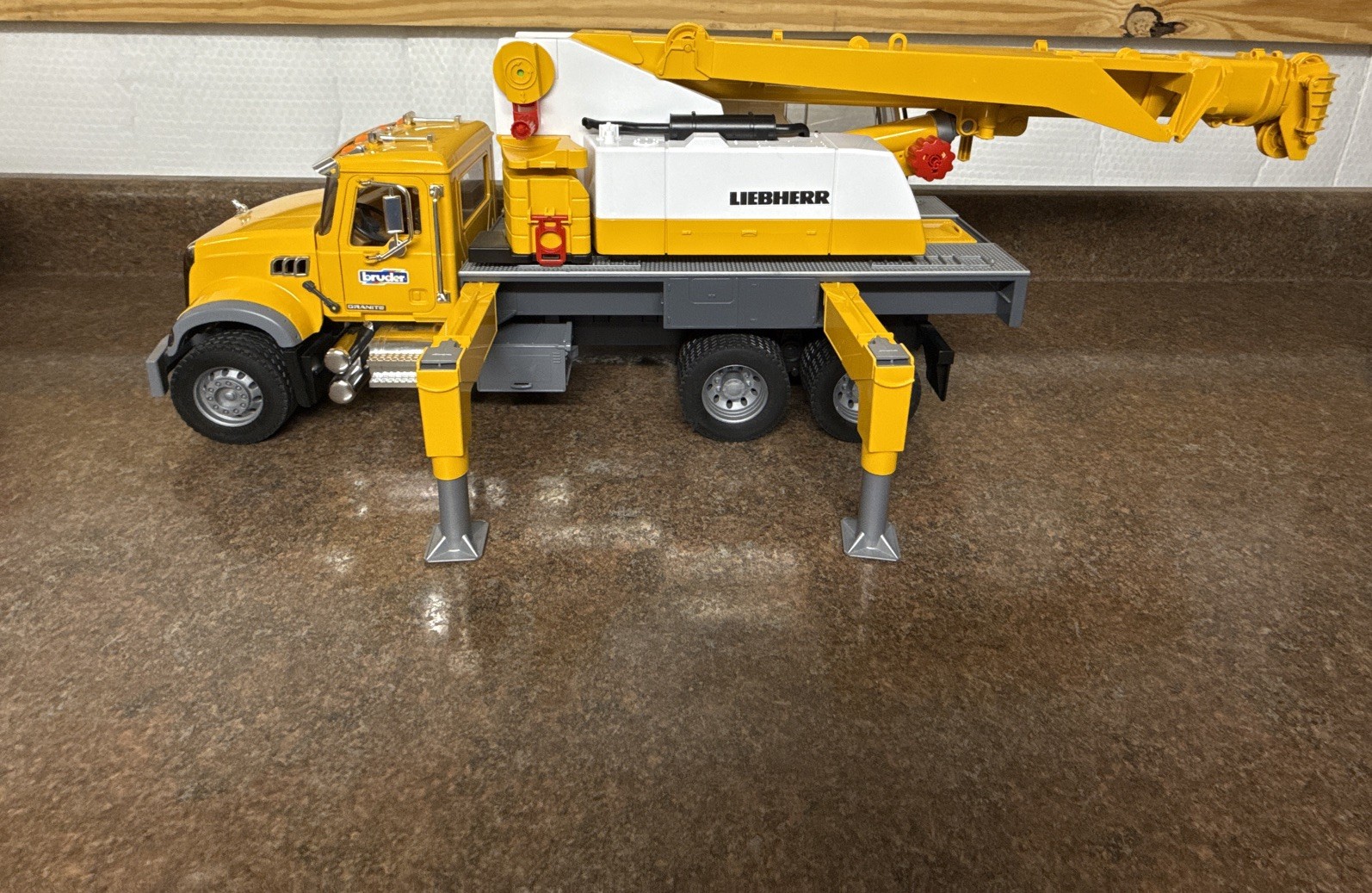 Bruder 03571 Scania Super 560R Liebherr Crane Truck New No Box No String
