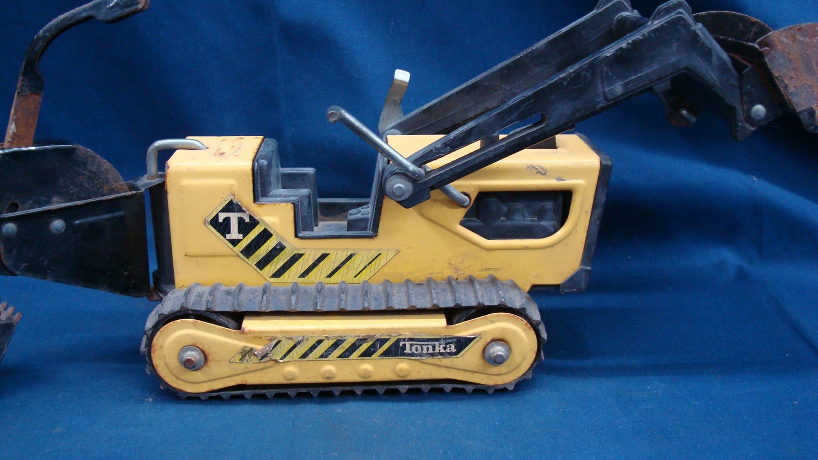 Vtg. TONKA Metal Tin Yellow Front End Loader Backhoe Excavator Toy Pressed Steel