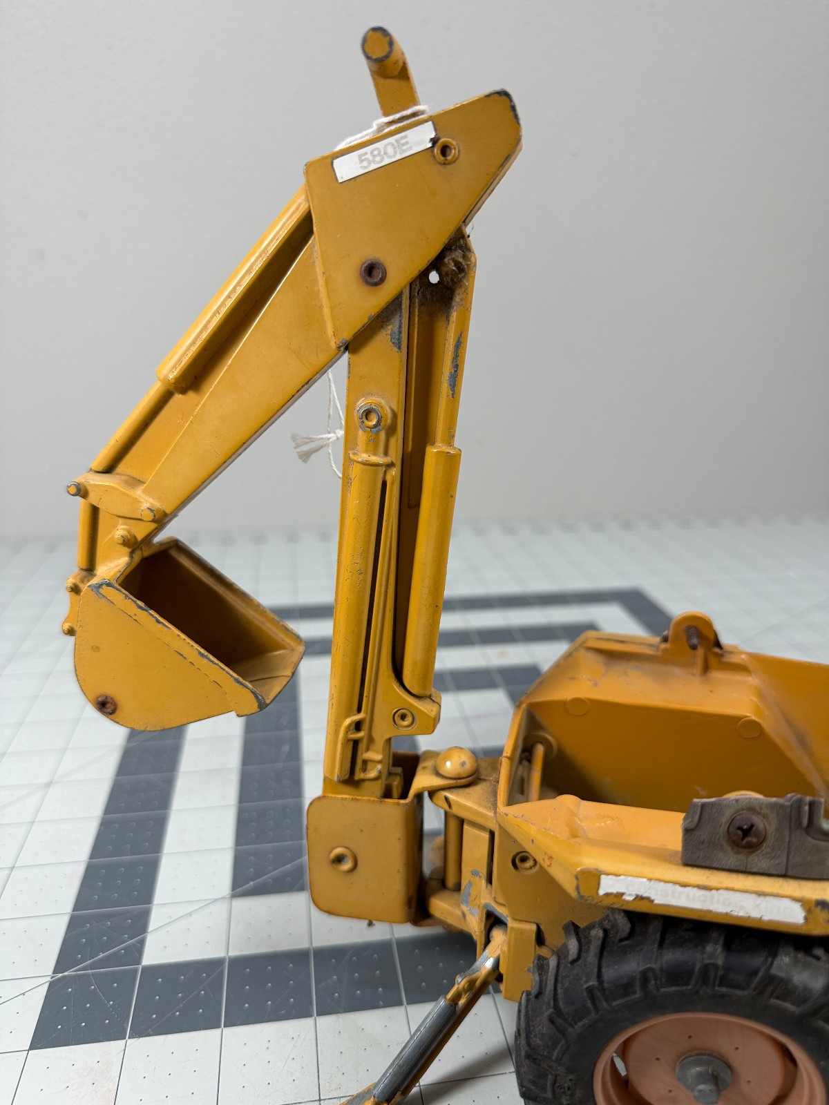 Vintage ERTL CASE 580 E 1:16 Scale Construction Loader Backhoe