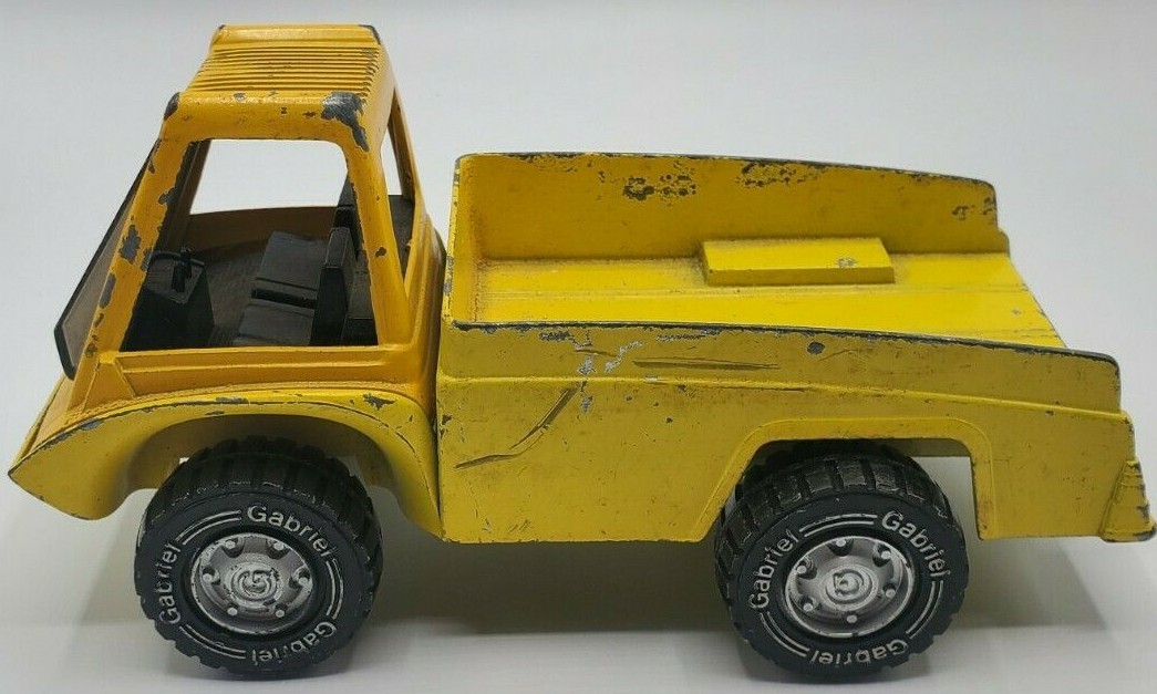 Vintage Gabriel Industries 1975 Truck Toy (Yellow)