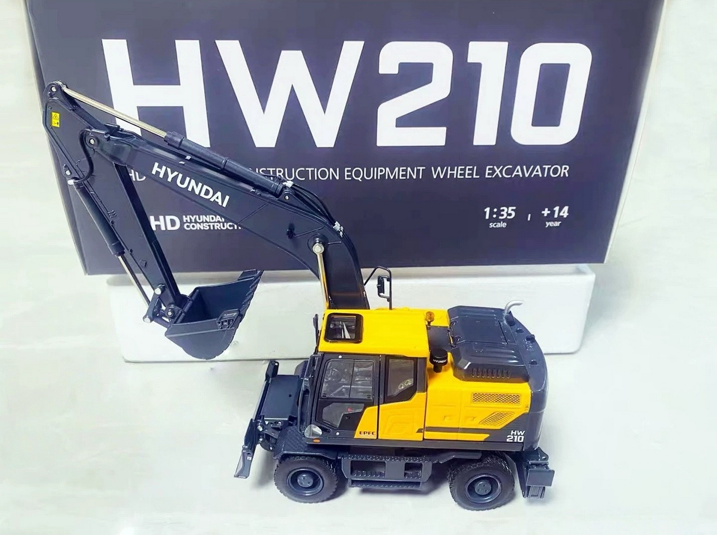 1/35 Scale HW210 Wheel Excavator Diecast Model Toy Collection NEW