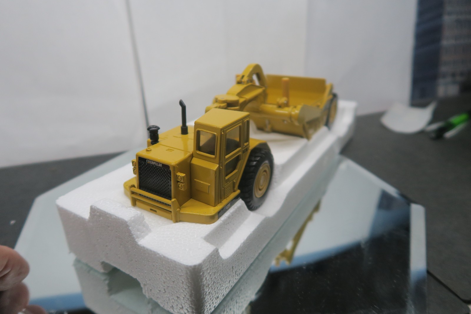 ERTL CAT #2430 1/50 SCALE CATERPILLAR 631E WHEEL TRACTOR SCRAPER UNUSED W/BOX!