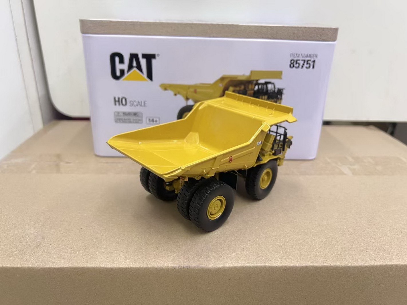DM 1/87 HO Scale Cat 785 Mining Truck Diecast Model Toy Collection Gift 85751