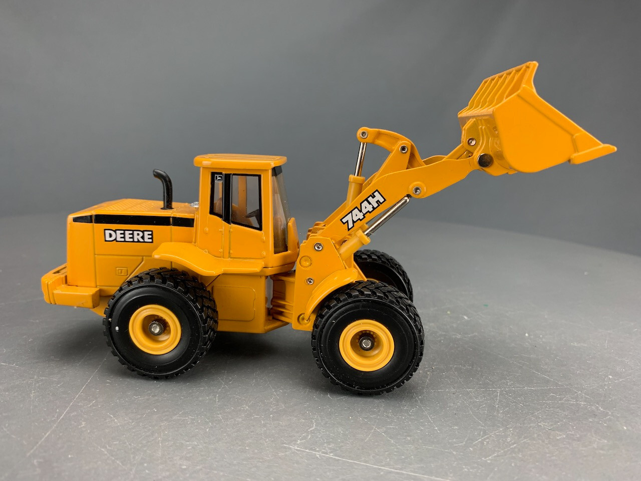 1:50 Ertl 5085 Diecast John Deere 744H Wheel Loader D1459
