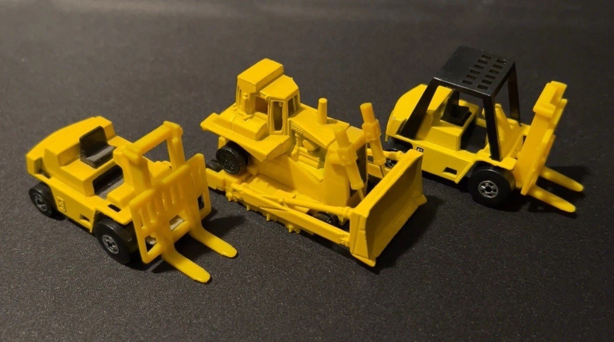 Hot Wheels Vintage Caterpillar Lot x3 – 1979 CAT. Bulldozer & Forklift Malaysia