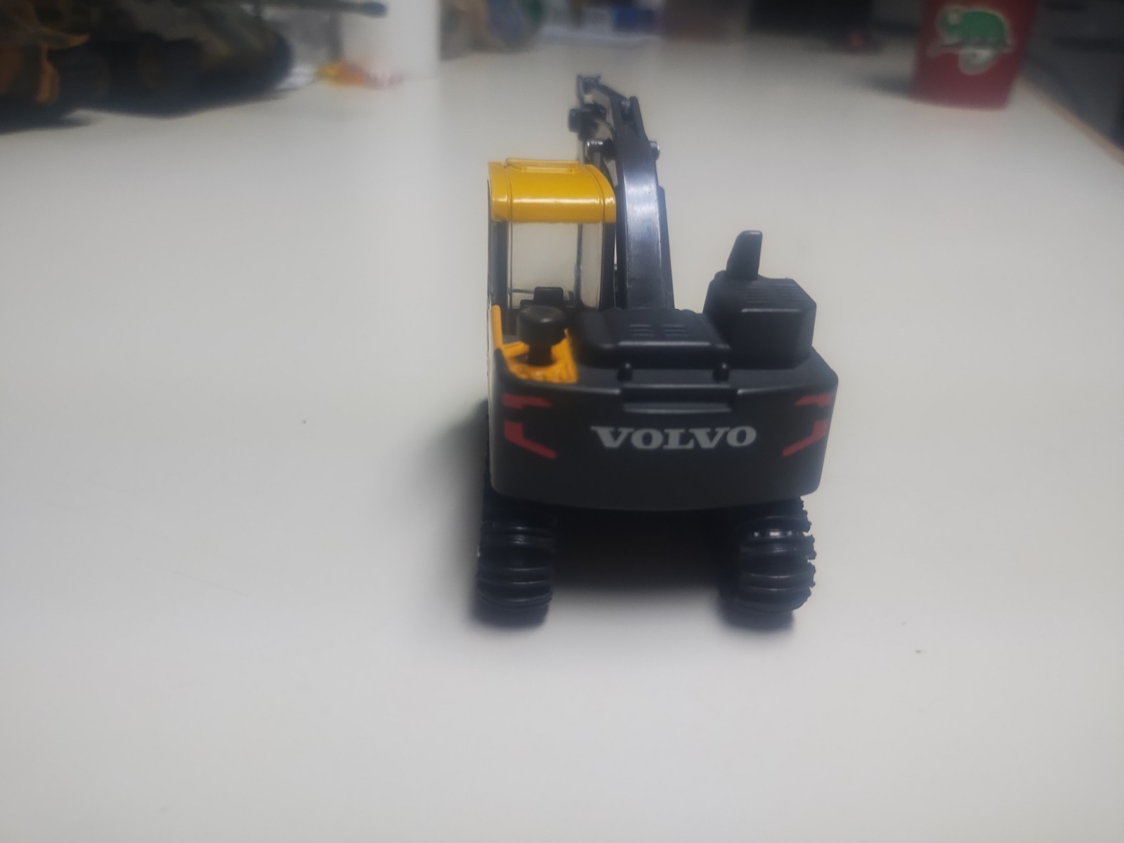 New Ray 1/64⁸ Volvo EC140E Excavator