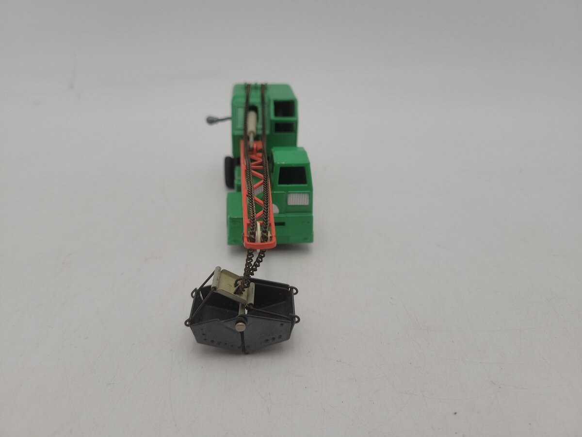 Gama 922 1:50 Scale Green/Orange Clam Bucket Crane Truck W/Moving Arm Die Cast