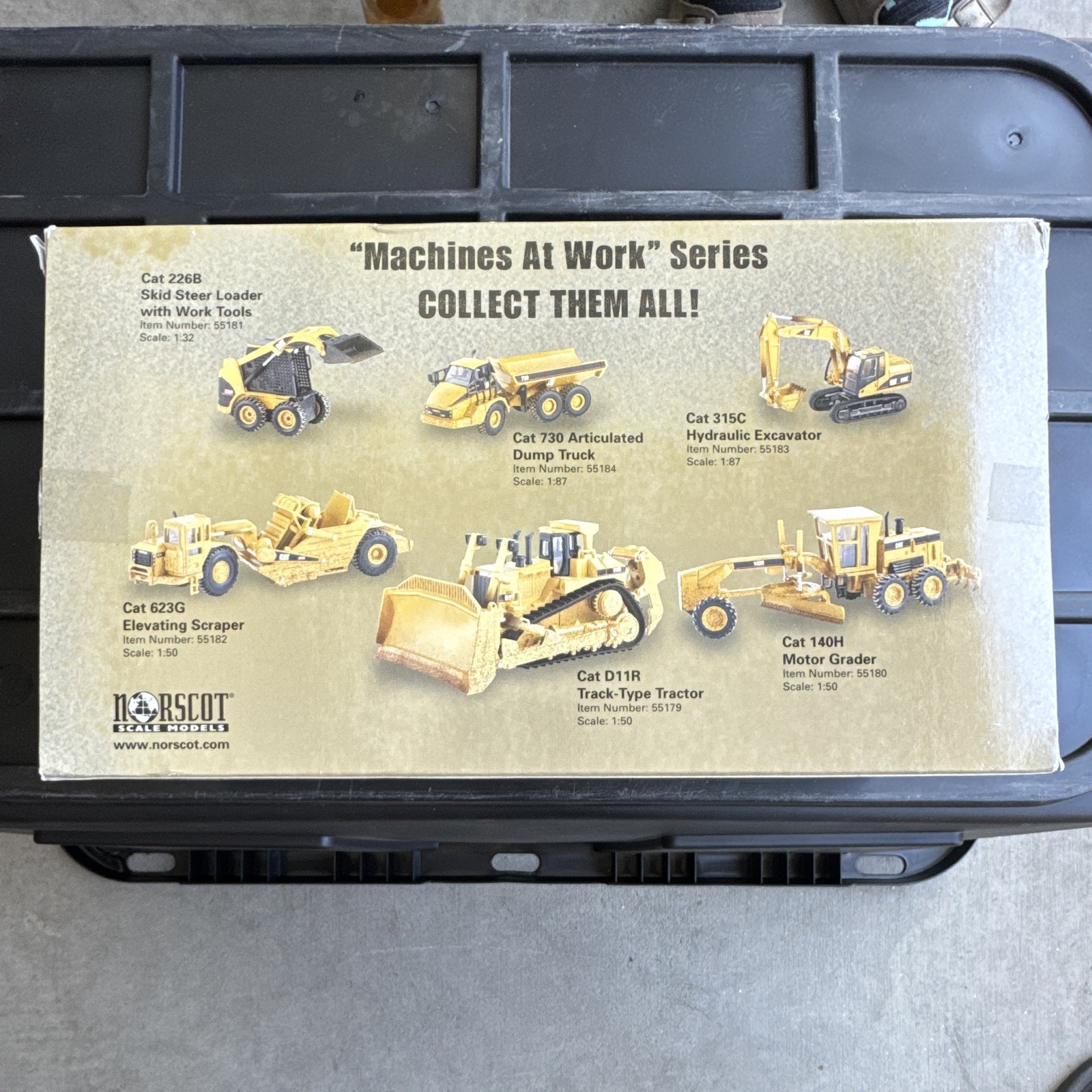 Norscot CAT D11R Track-Type Tractor Diecast Model 1:50 Yellow/Black 55179