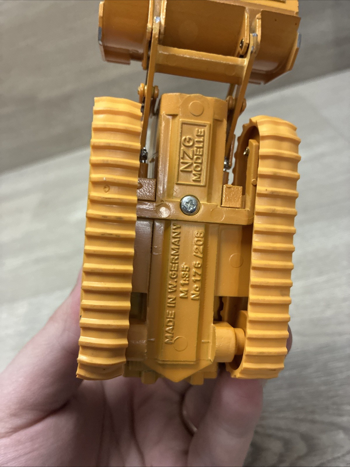 Case 855D Track Loader – CAB – 1/35 – NZG -Conrad NZG West Germany