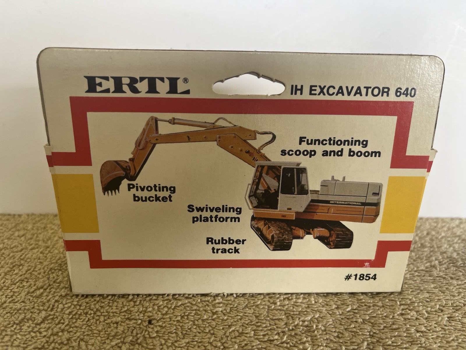 Ertl Mighty Movers International Excavator 640 1:64 1854