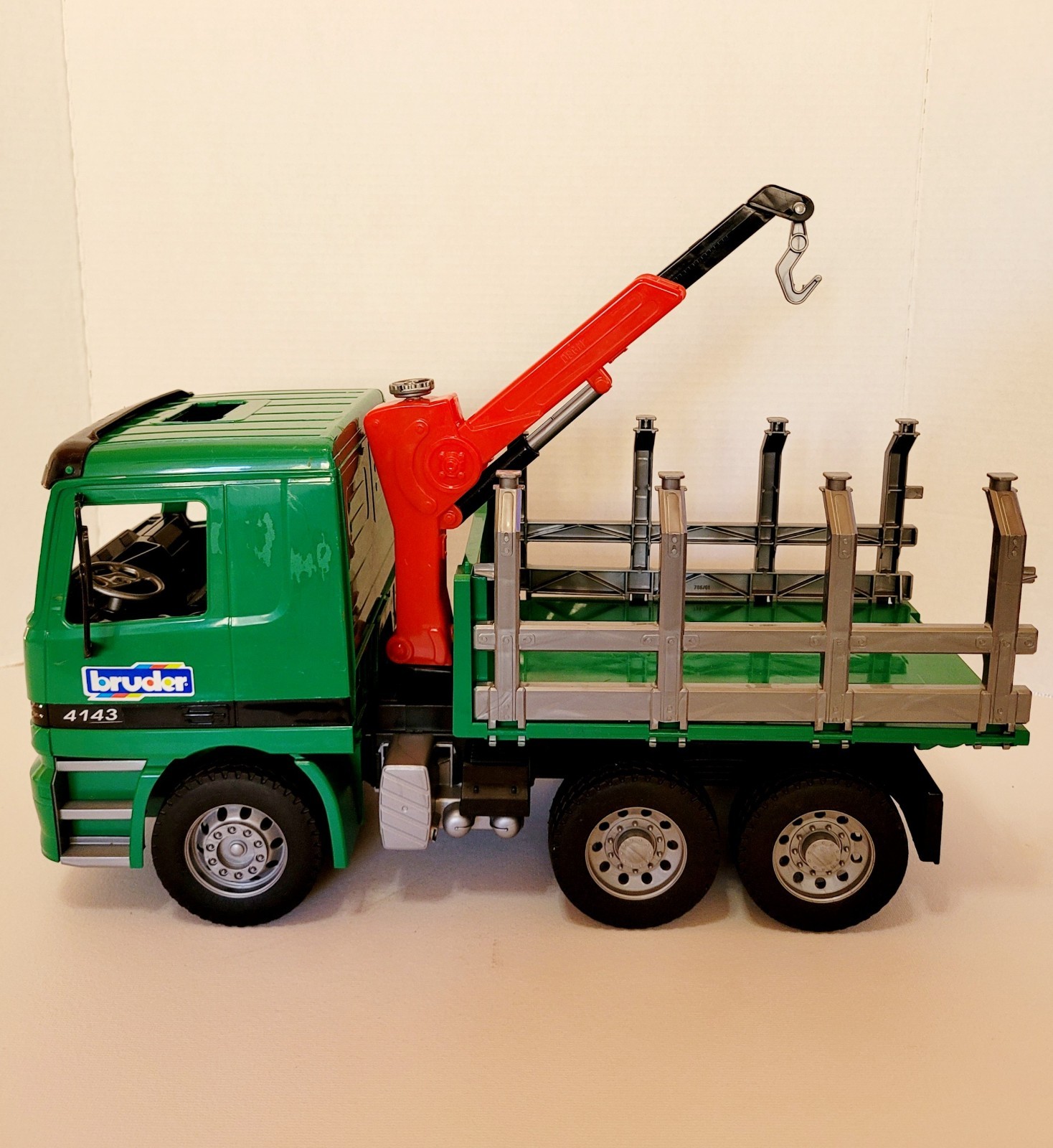 BRUDER 4143 LOGGING TRUCK ACTOS MERCEDES BENZ LOGO-MADE IN GERMANY
