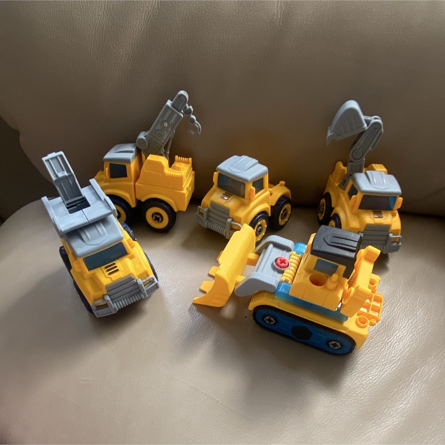 5 Plastic Construction Work Trucks. Toy.