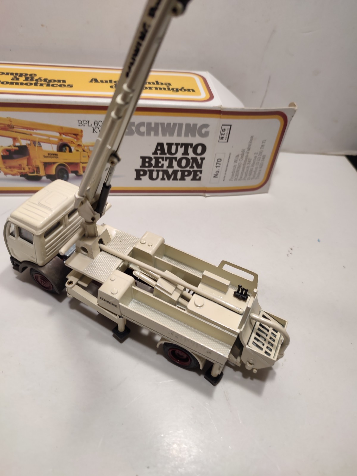 NZG N°170 – CONCRETE PUMP MERCEDES BPL 600 HD KVM 23 SWING – 1/50 – NEW