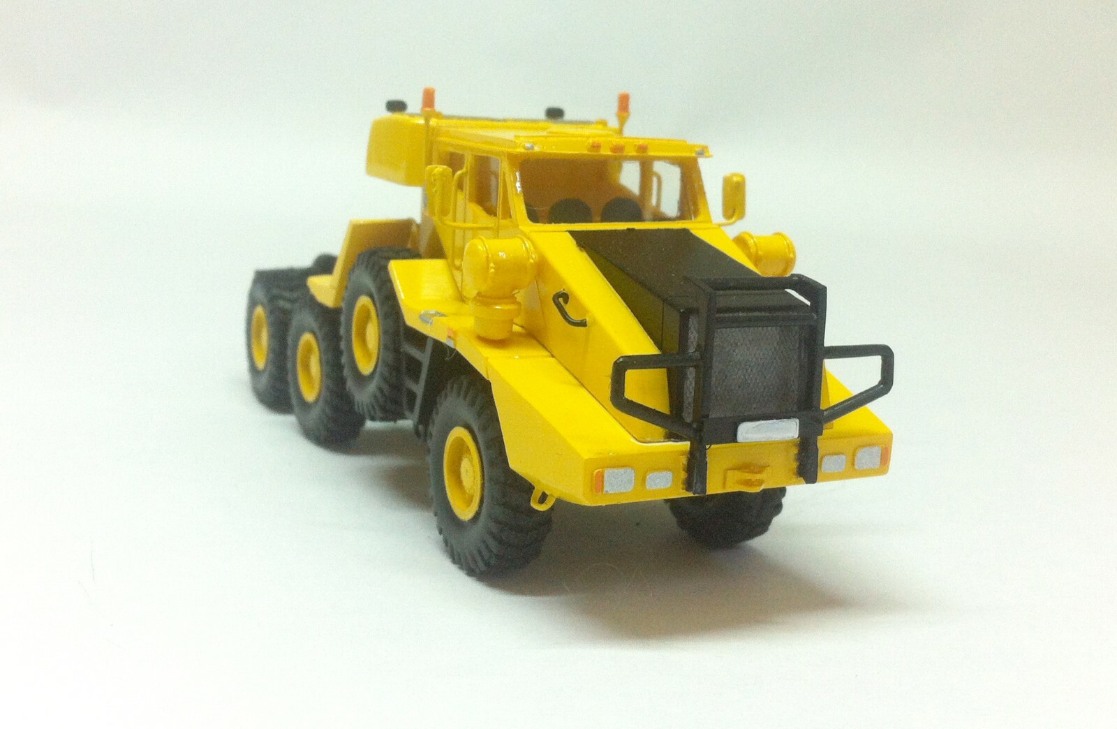 HO 1/87 KFM TB600 6×6 Heavy Tractor – Yellow – Resin Model by Fankit Models