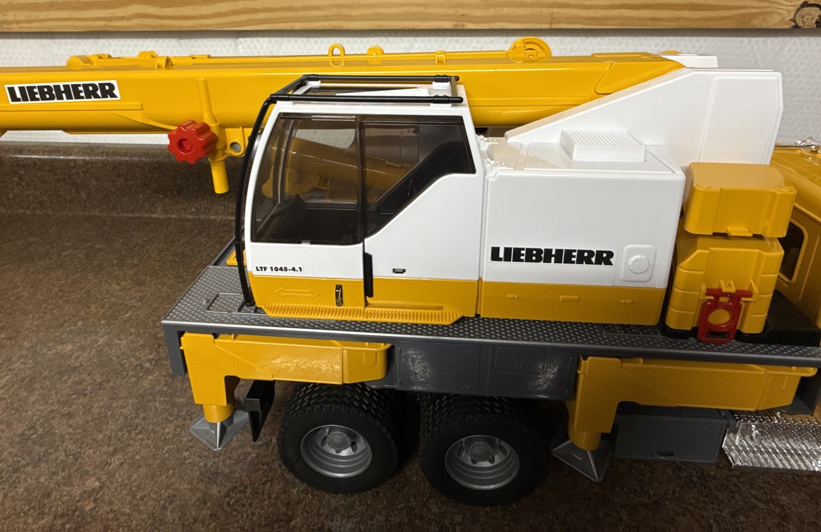Bruder 03571 Scania Super 560R Liebherr Crane Truck New No Box No String