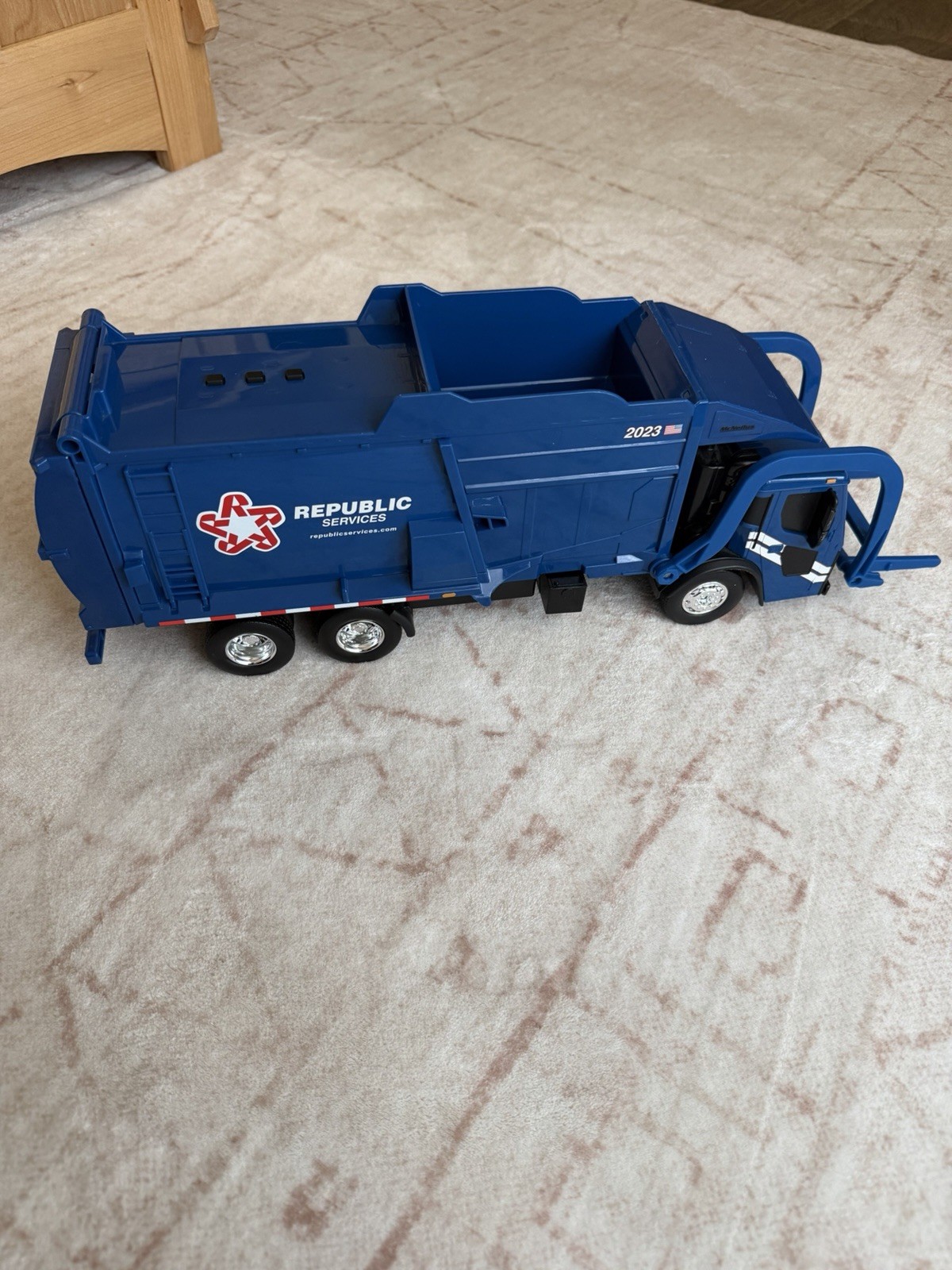 First Gear Republic Services 2023 1:34 Frontload, Mack Garbage Truck