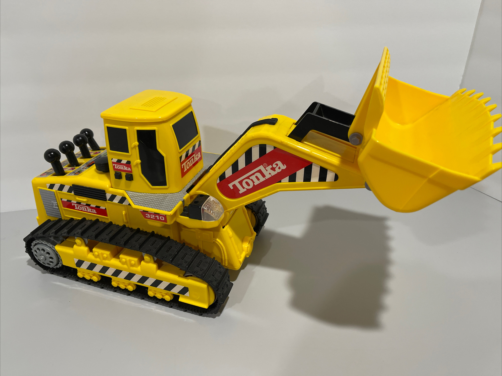 Vintage 1999 Tonka 3210 Hands On Control Truck Front End Scoop Tractor