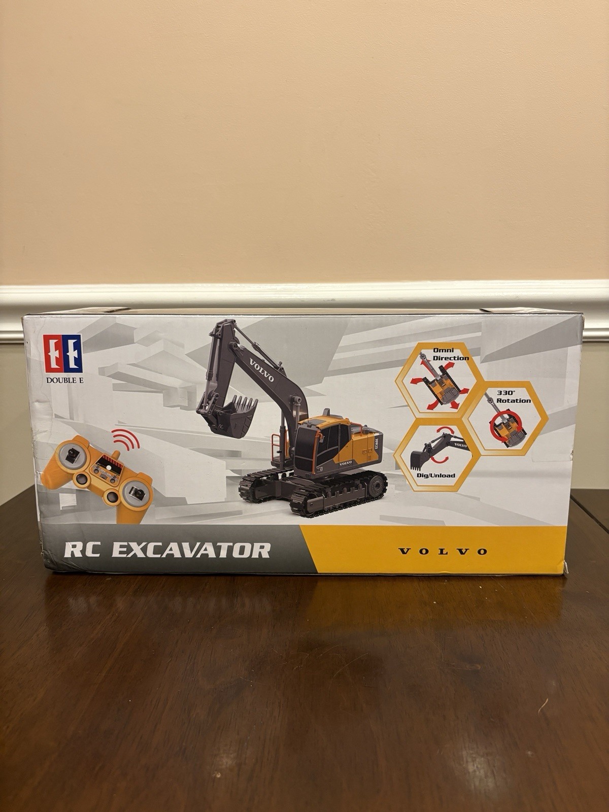 NEW Double E Volvo R/C Excavator 1/26 Scale with Lights & Sounds NIB e580-003
