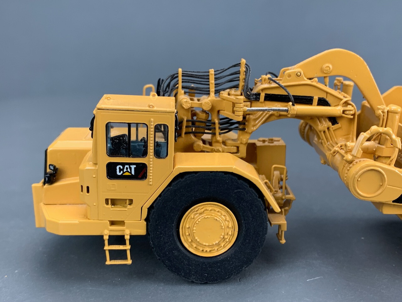 1:87 Classic Construction Models Brass Cat 657G Scraper Yellow HO2664 LZ