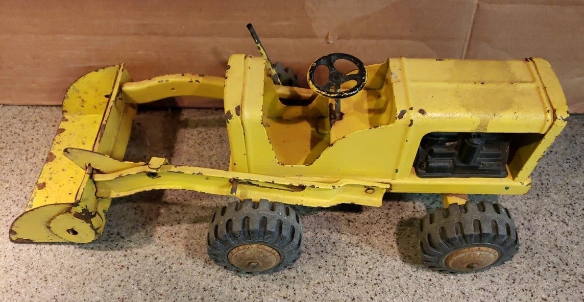 Vintage Pressed Steel Marx Lumar High Lift Loader Tractor
