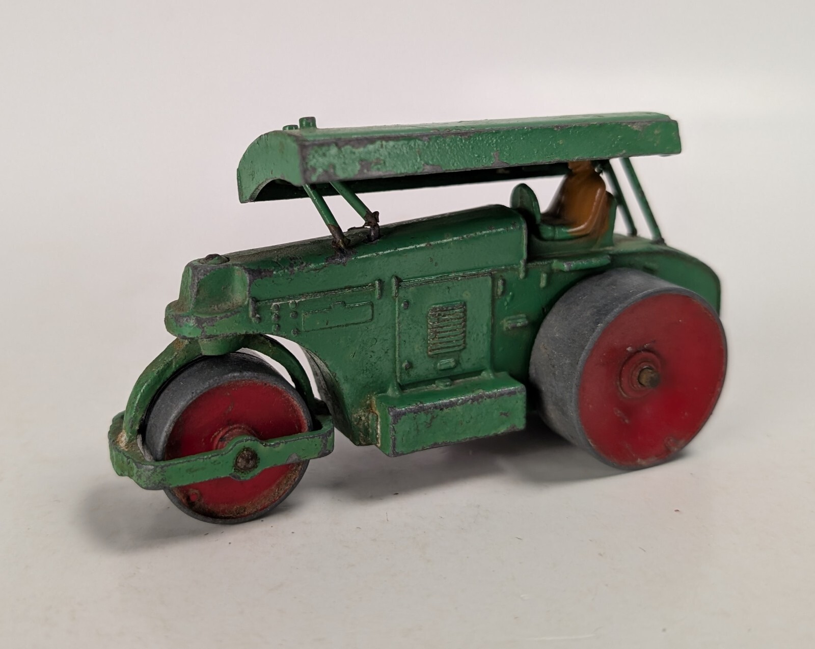 Dinky Toys Aveling-Barford Diesel Roller Meccano Ltd England 4″