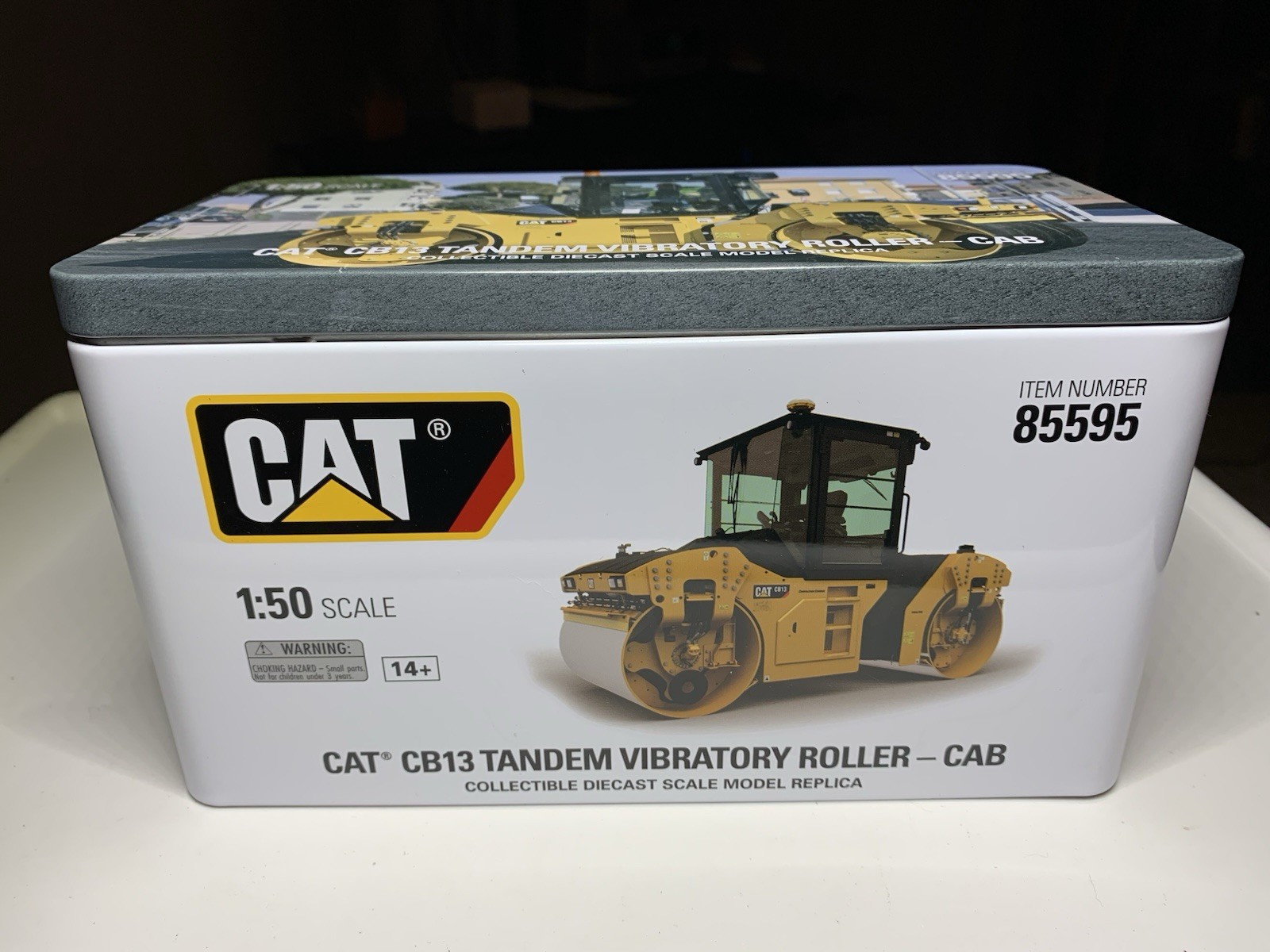 Caterpillar Cat CB-13 Vibratory Roller Cab 1:50 Scale Diecast Masters 85595