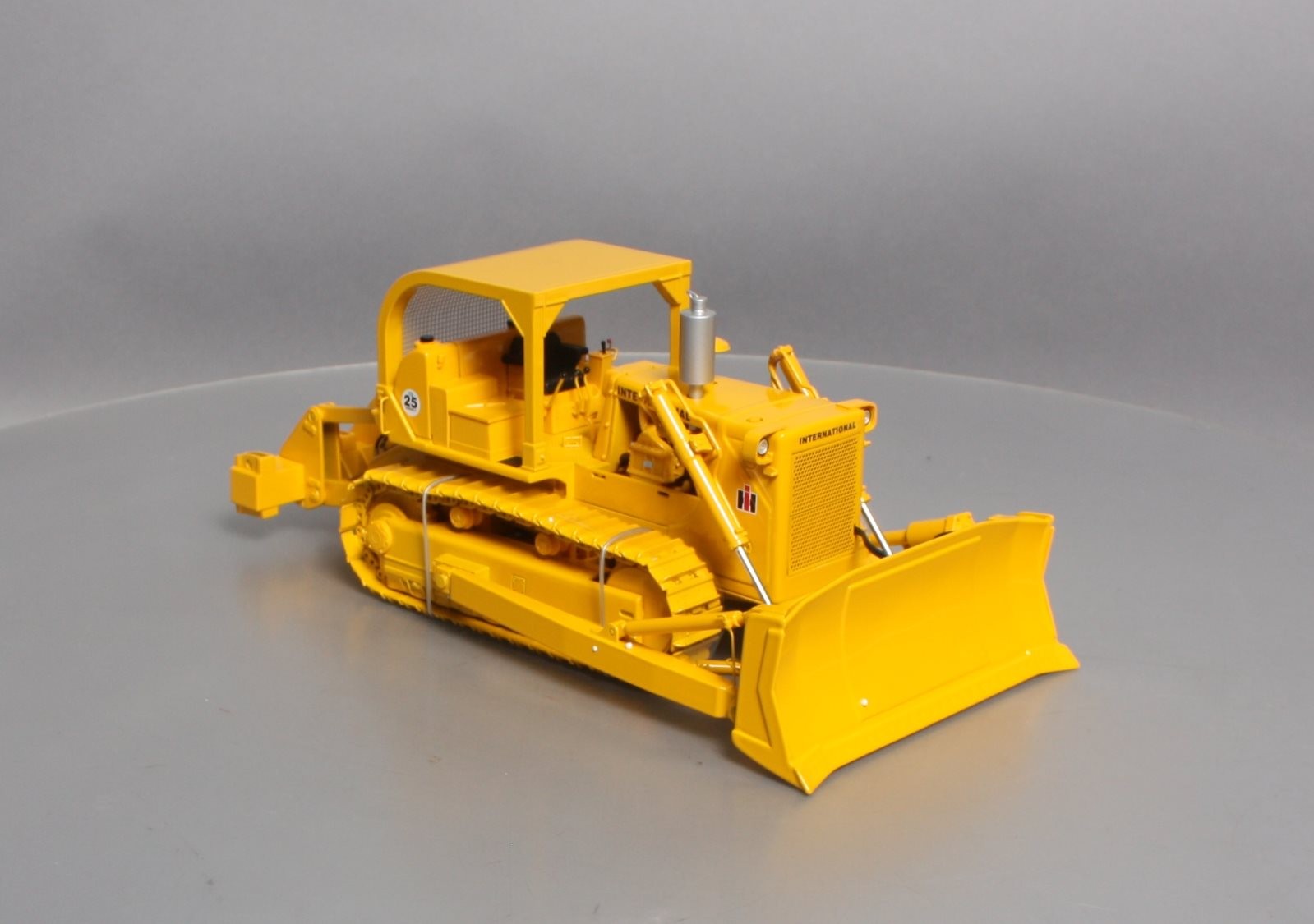 First Gear 79-0156 1:25 DieCast Construction Pioneer International TD-25 Crawler