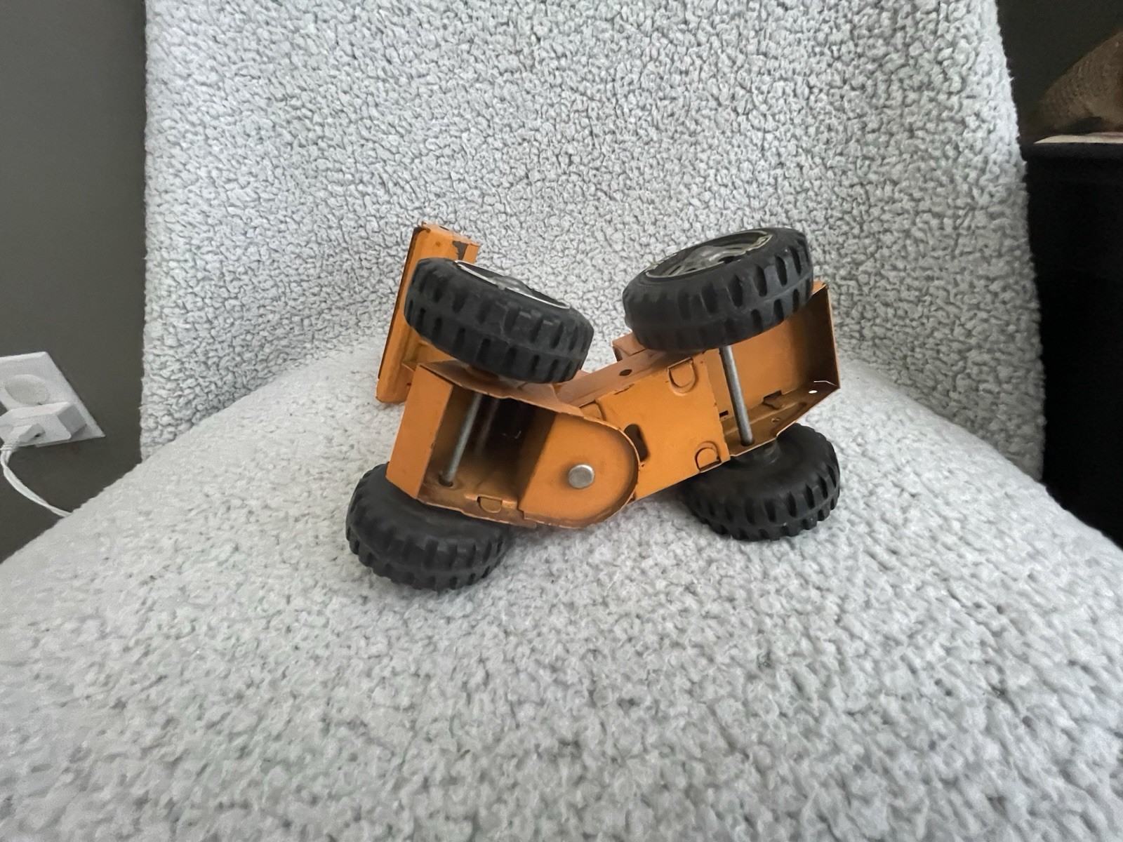 Vintage 1970’s Mini Tonka Loader # 1087 – 10 1/2″ Long – Yellow