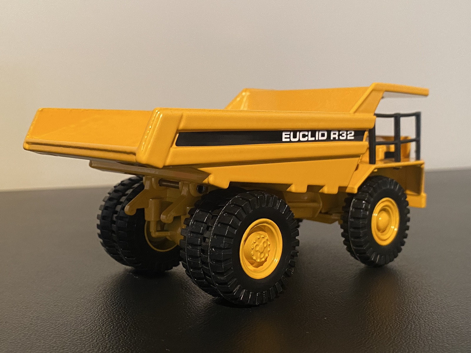 JOAL 1:50 die-cast #228 Euclid R32 Rigid Mine Dump Truck NEW condition!