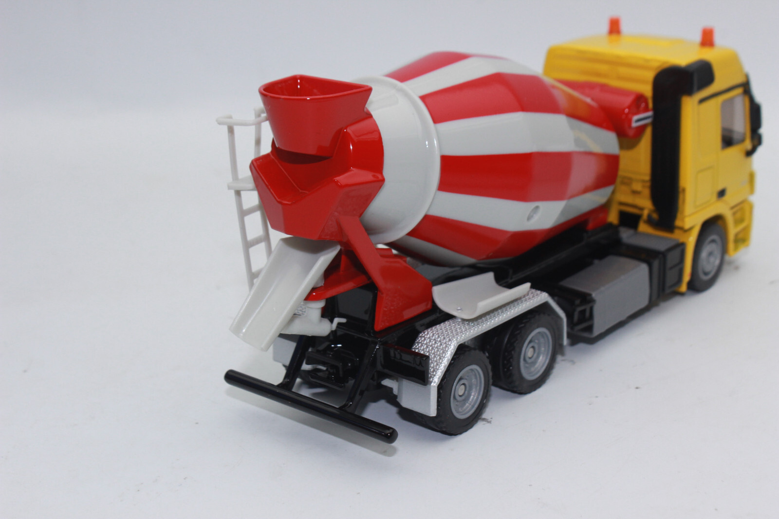 SIKU 3539 Mercedes Benz Truck Mixer Yellow/Red Cement Mixer 1:50 New IN Boxed