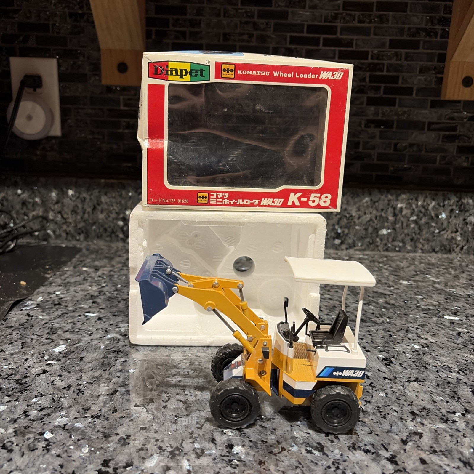 Komatsu WA30 Wheel Loader – 1/25 – Diapet #K-58 – MIB