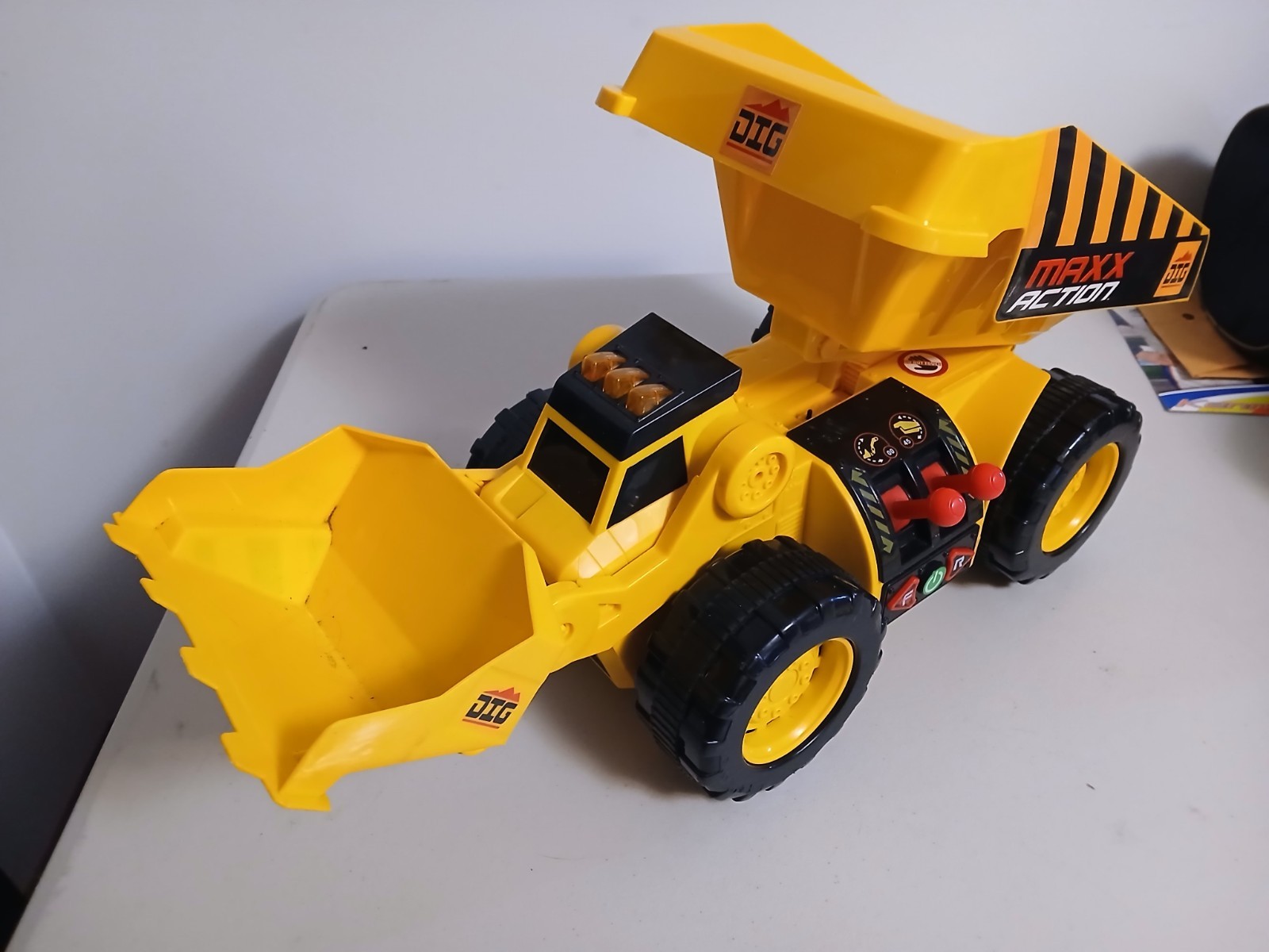 Maxx Action Large 2-in-1 Dig Rig Dump Truck Lights Sounds used good condition