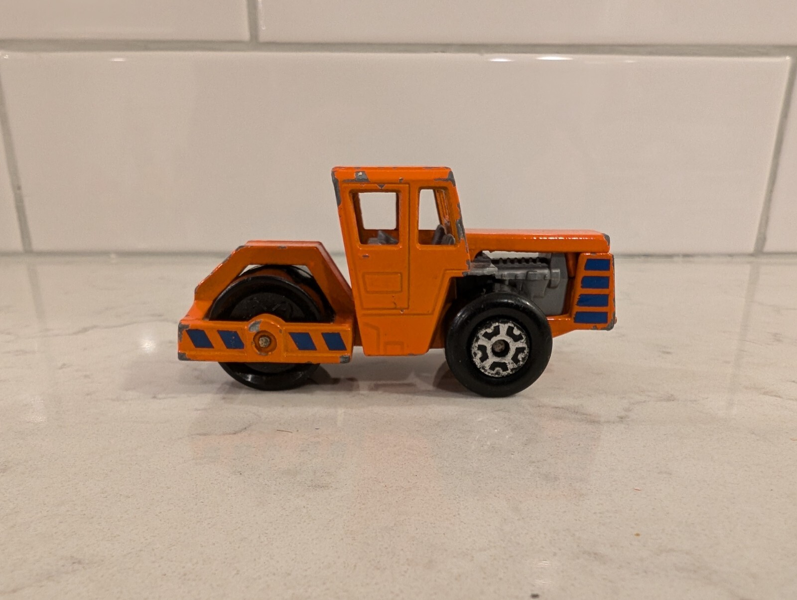 Vintage 1991 Matchbox Road Roller 1:76 MI772 orange & blue stripes 1-75 Series