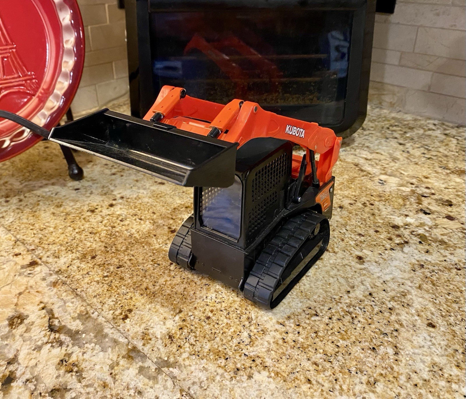 1/18 Scale Kubota SVL90-2 Tracked Skid Steer Loader Plastic Toy (8″) New-Ray