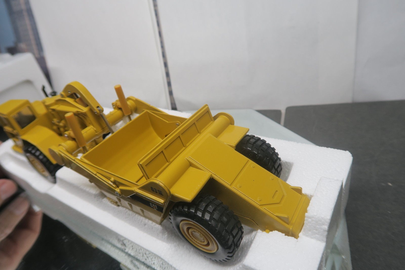 ERTL CAT #2430 1/50 SCALE CATERPILLAR 631E WHEEL TRACTOR SCRAPER UNUSED W/BOX!