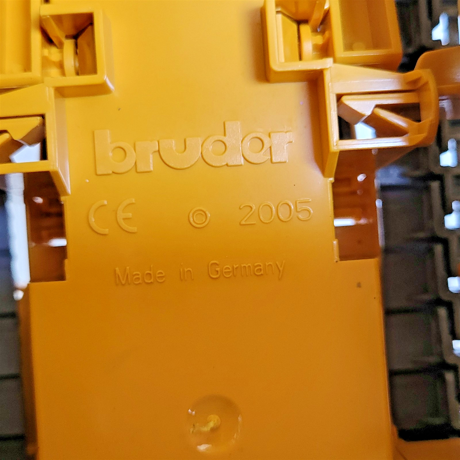 Bruder CATERPILLAR Track-Type Tractor 02444 Bulldozer Construction Vehicle