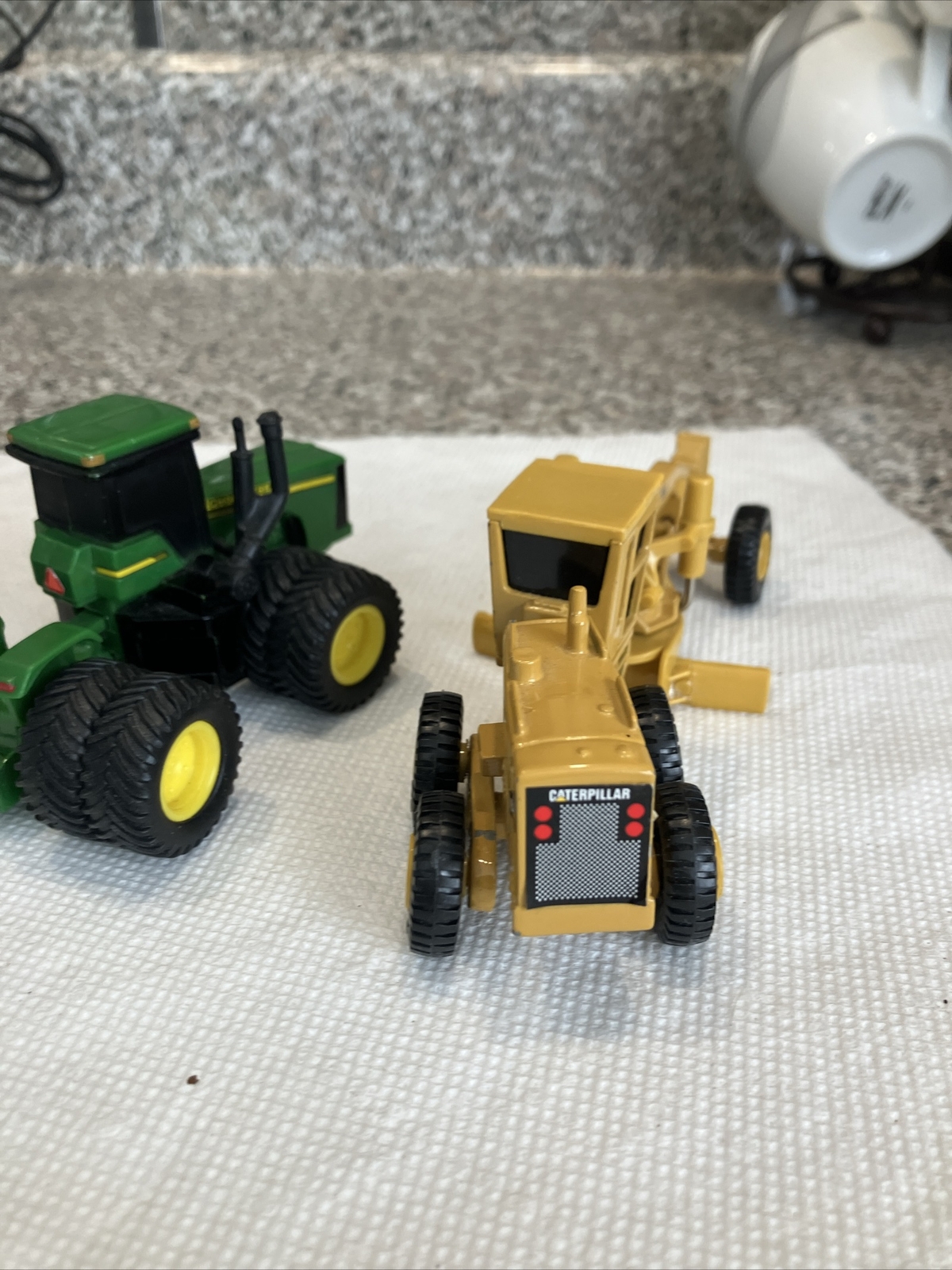 Caterpillar Model 12G Motor Road Grader Toy Metal Model + ￼ John Deere tractor