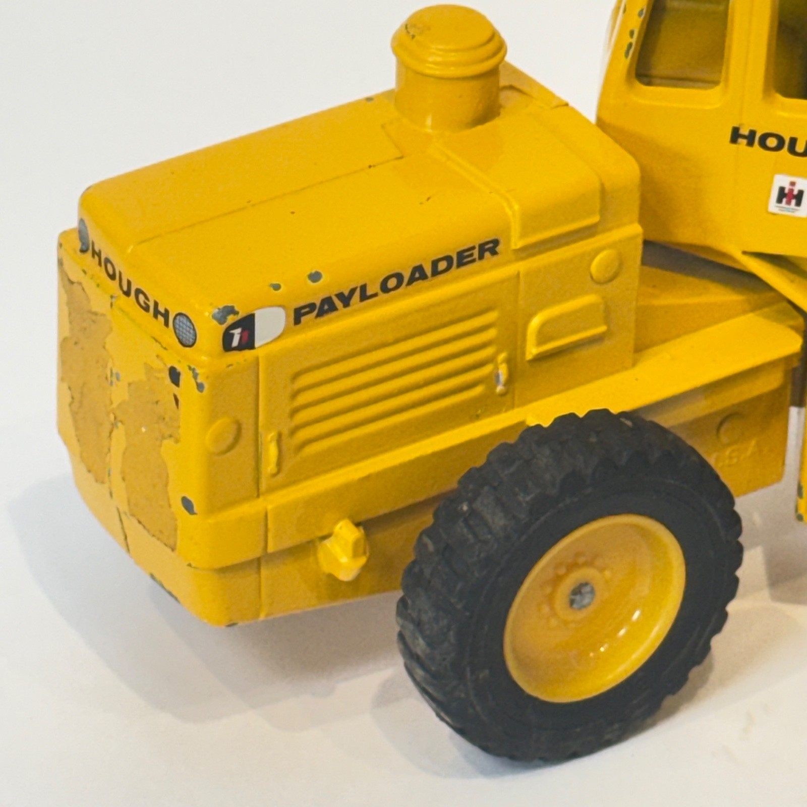 ERTL International Harvester IH Hough Payloader Articulated Bucket Loader 12”