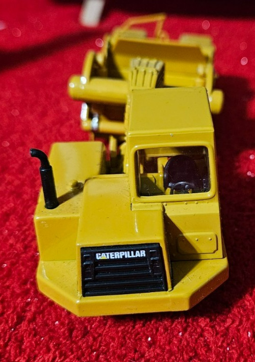 Caterpillar Cat Wheel Tractor 611 Scraper 1:64 Scale Diecast Masters